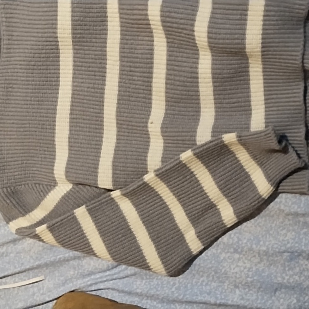 Sweater - Picture 3 of 5